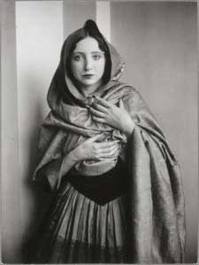 Anaïs Nin in Wrap