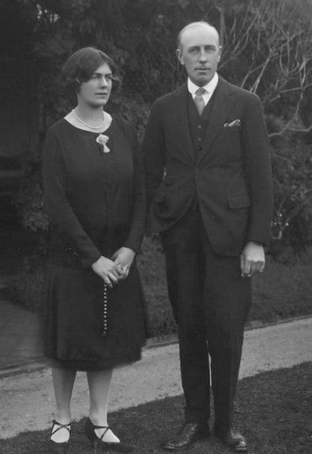 Joan and Daryl Lindsay